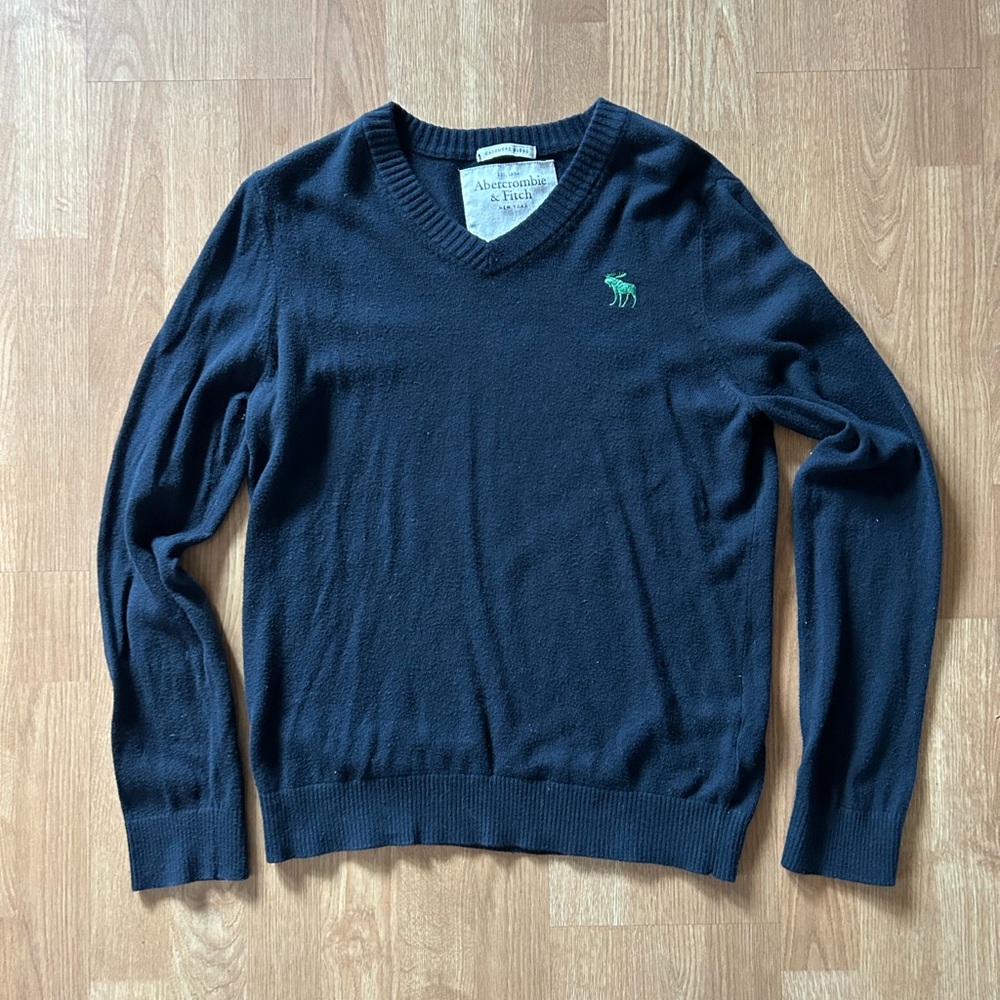 Abercrombie & Fitch Cashmere Blend V-Neck Sweater (Navy)